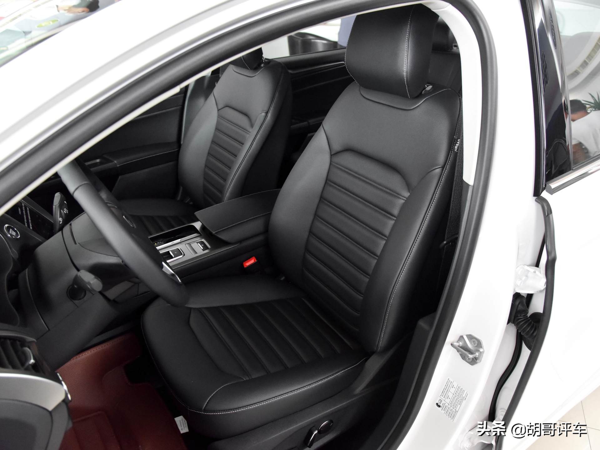 2.0T的经典中级车，就是该换代了，实拍福特蒙迪欧