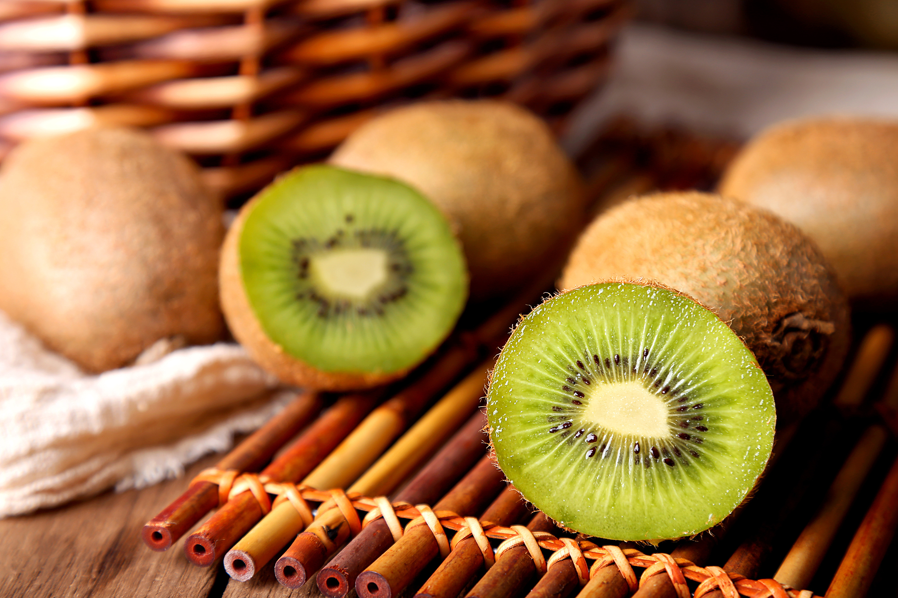 猕猴桃是红心好还是绿心好,猕猴桃是红心的好还是绿色的好