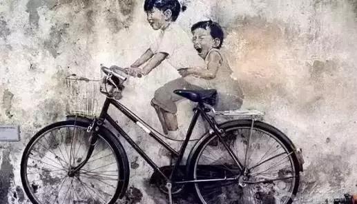 我和弟弟差十岁作文,一个高中女生写的作文