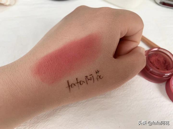 好用不贵的美妆单品,美妆博主有多少化妆品