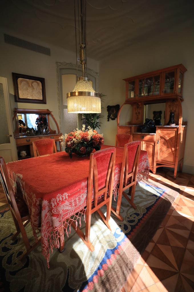 米拉之家是什么风格建筑,和米拉之家相似的建筑