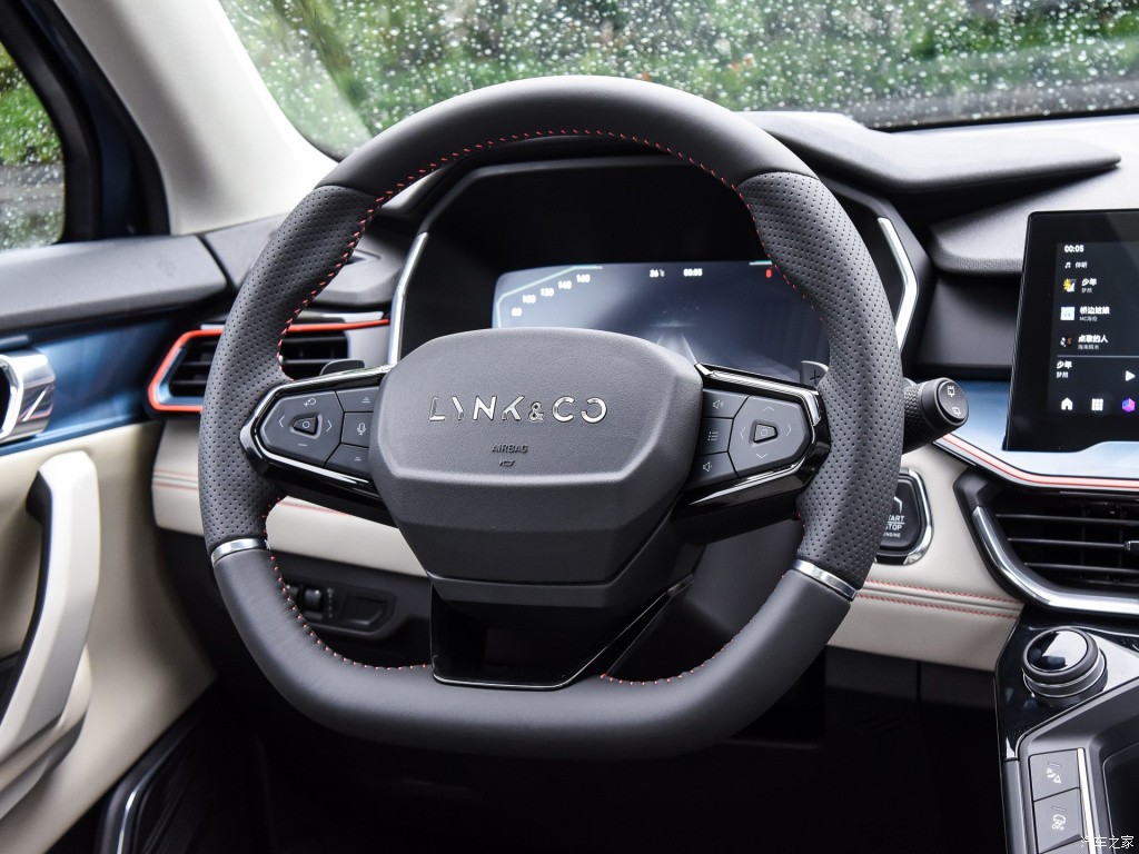 领克05phev和领克06phev哪款最好,2021领克06落地价14万