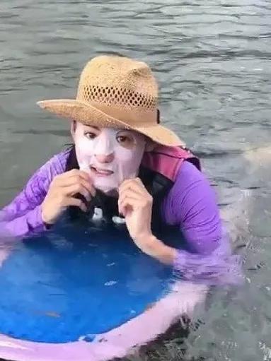 女明星都在敷面膜,出门敷面膜