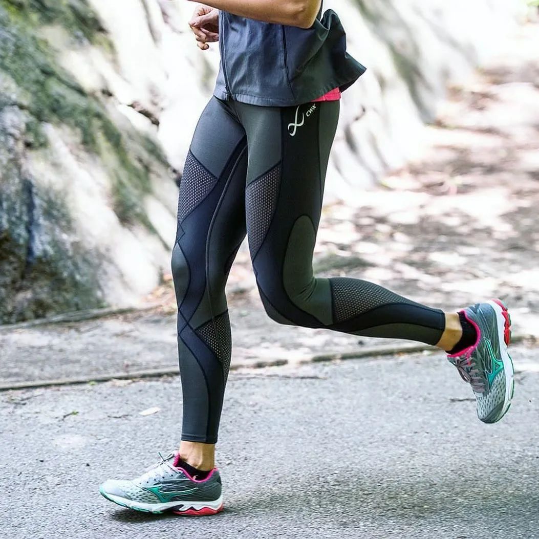 健身穿的紧身短裤有什么用,运动健身短裤和平时短裤区别