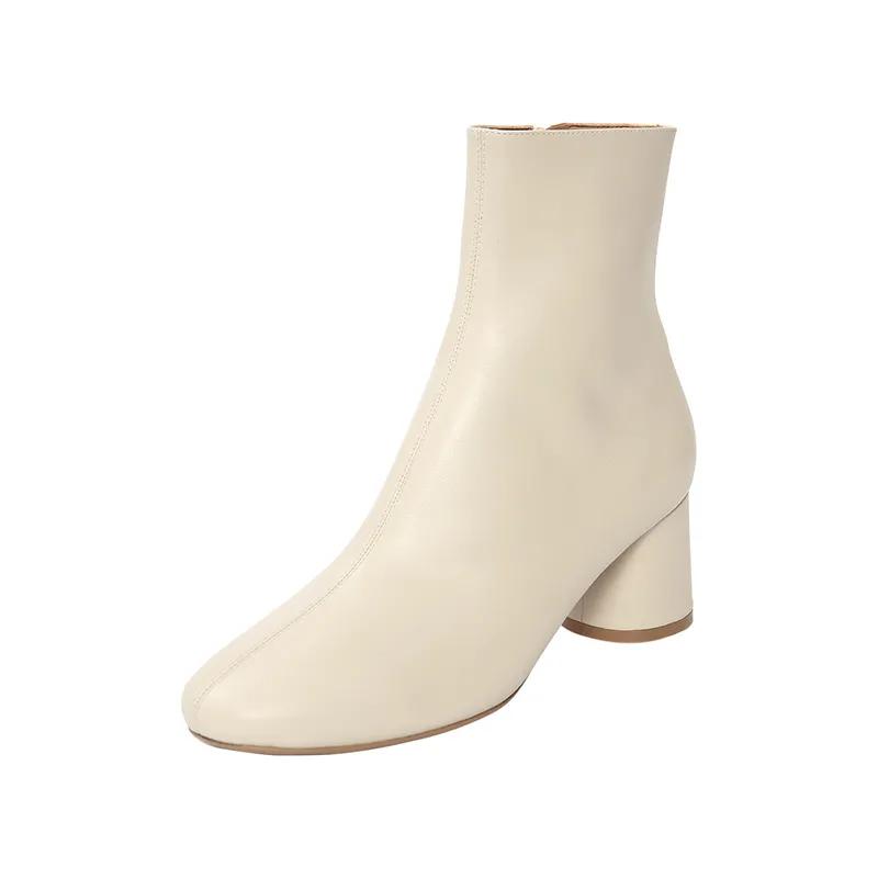 小短靴洋气又高级2023,简约大气的风格才是最高级的时髦