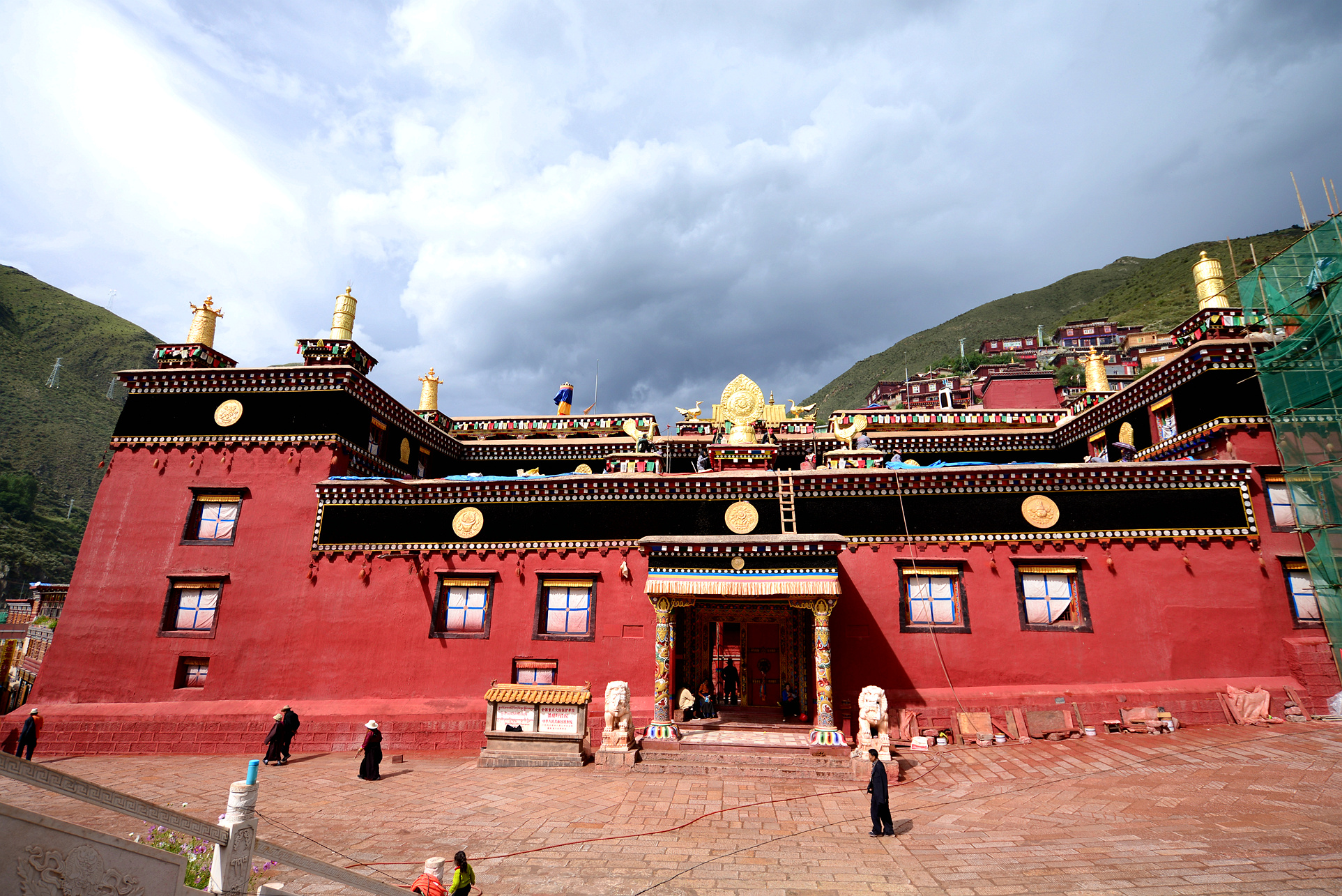 德格印经院经书哪个比较好,甘孜县到德格印经院有多远