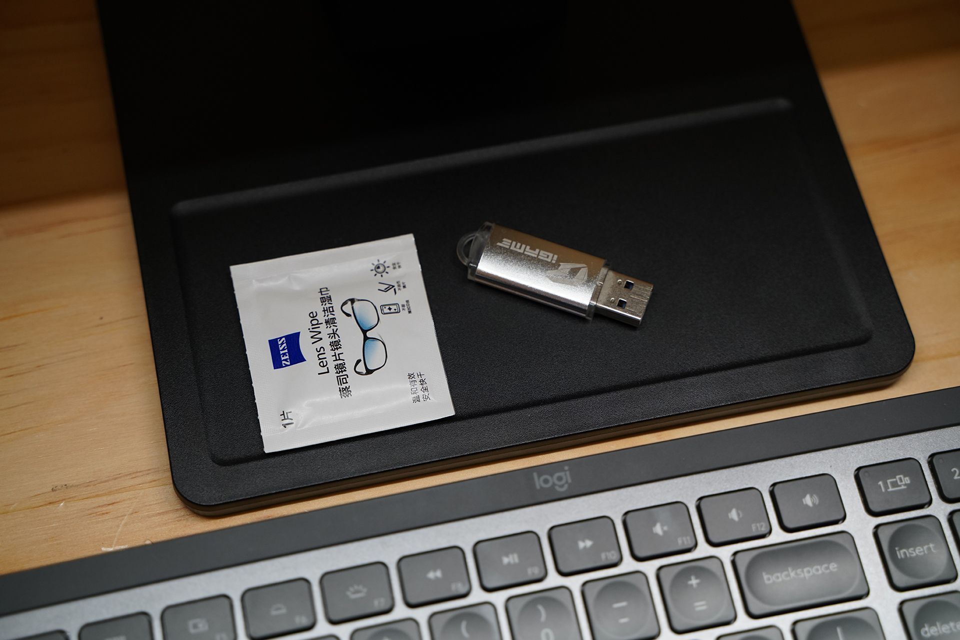 联想thinkvisiont22i-10显示器,联想thinkvisionx2323寸显示器