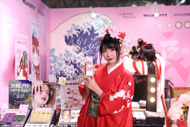 彩瞳出圈！4iNLOOKPOPmagic惊艳登场ChinaJoy