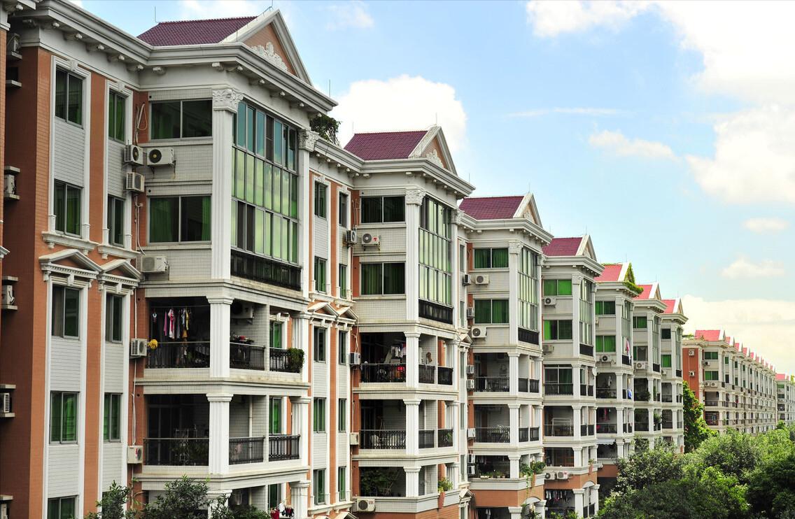 一楼带花园和顶层复式哪个好,一楼带花园和6楼带阁楼哪个好