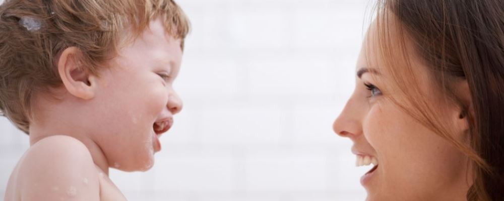 宝宝害怕水怎么洗澡,宝宝不愿洗澡怕水怎么办