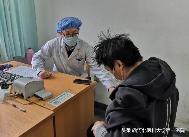 缠腰龙皮肤科,一种叫缠腰蛇的皮肤病是什么