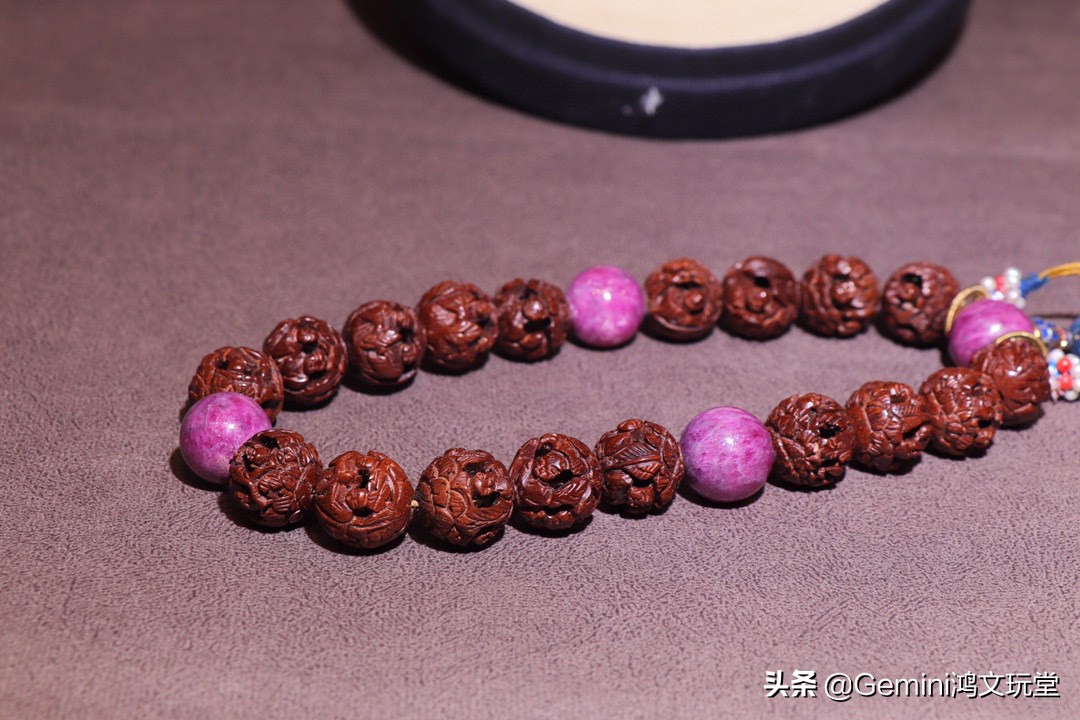 盘桃核戴手套好还是不戴手套好,戴手套和不戴手套盘桃核的区别