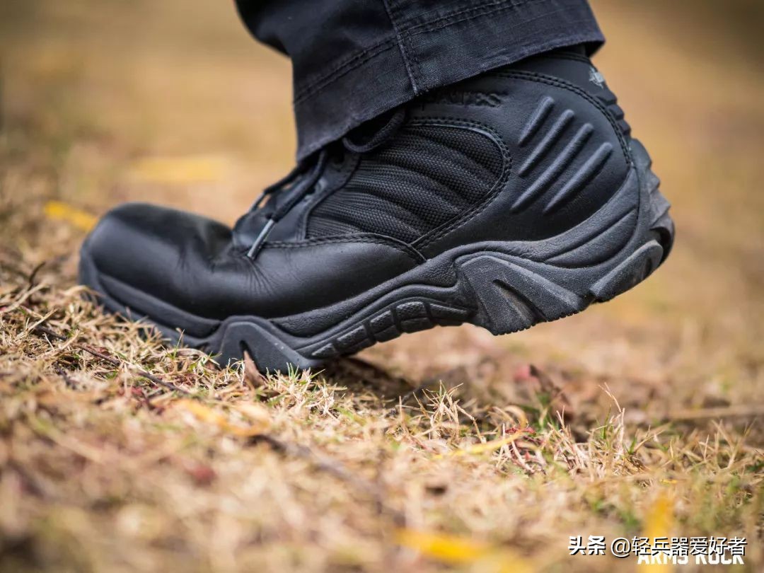 穿什么鞋更好的保护脚,军靴既能透气又能防水吗