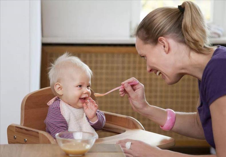 春天宝宝上火了怎样降火最快,冬天干燥小孩子上火流鼻血怎么办