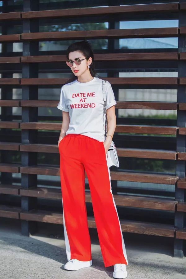 嫌弃“校服裤”太丑不想穿?今夏get这3个小技巧,谁穿谁时髦