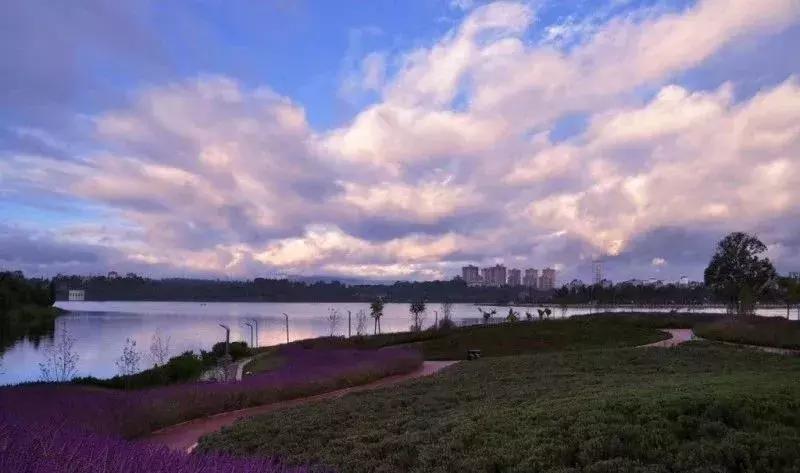 云南昆明小西湖,距离昆明3个小时车程的绝世仙境