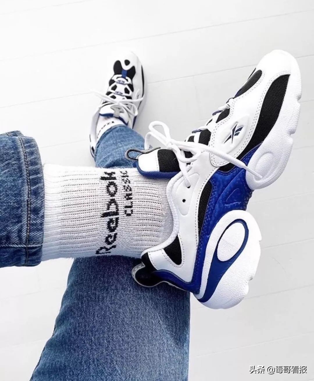 reebok什么意思啊,为什么reebok两个标志