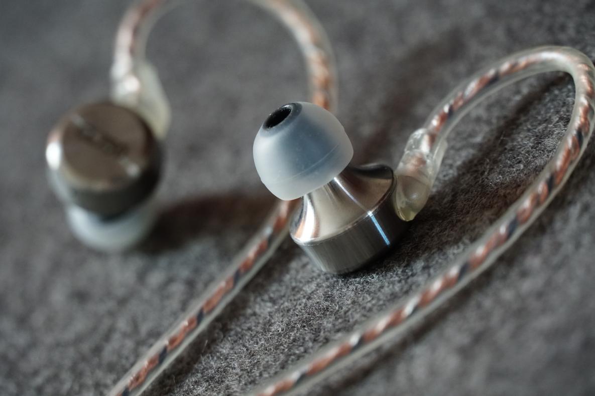 世界顶尖入耳式耳机,入耳式平价监听耳机测评