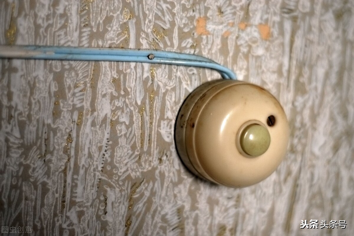 邻居门铃一直响不停,搬进新房子每次睡醒都很累