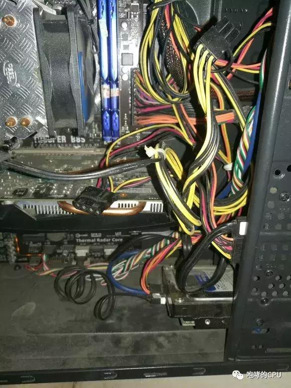 电脑走线乱？一招解决它！