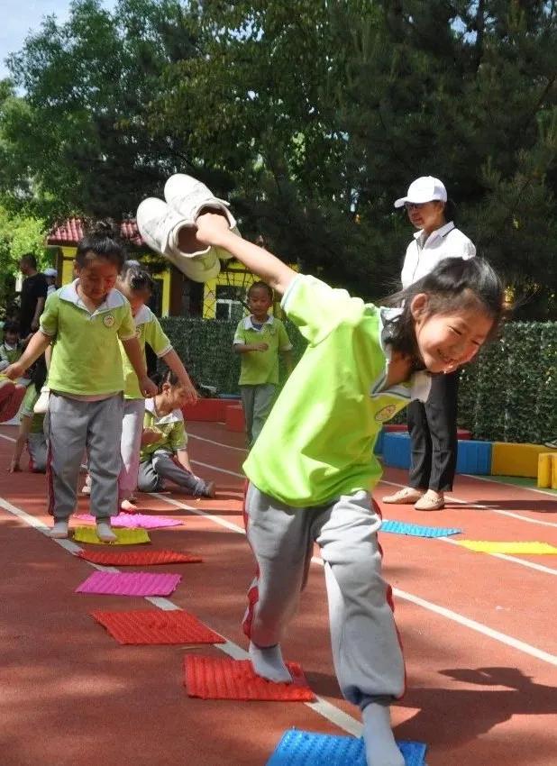 幼儿园我是小红军重走长征路游戏,小班重走长征路闯关游戏