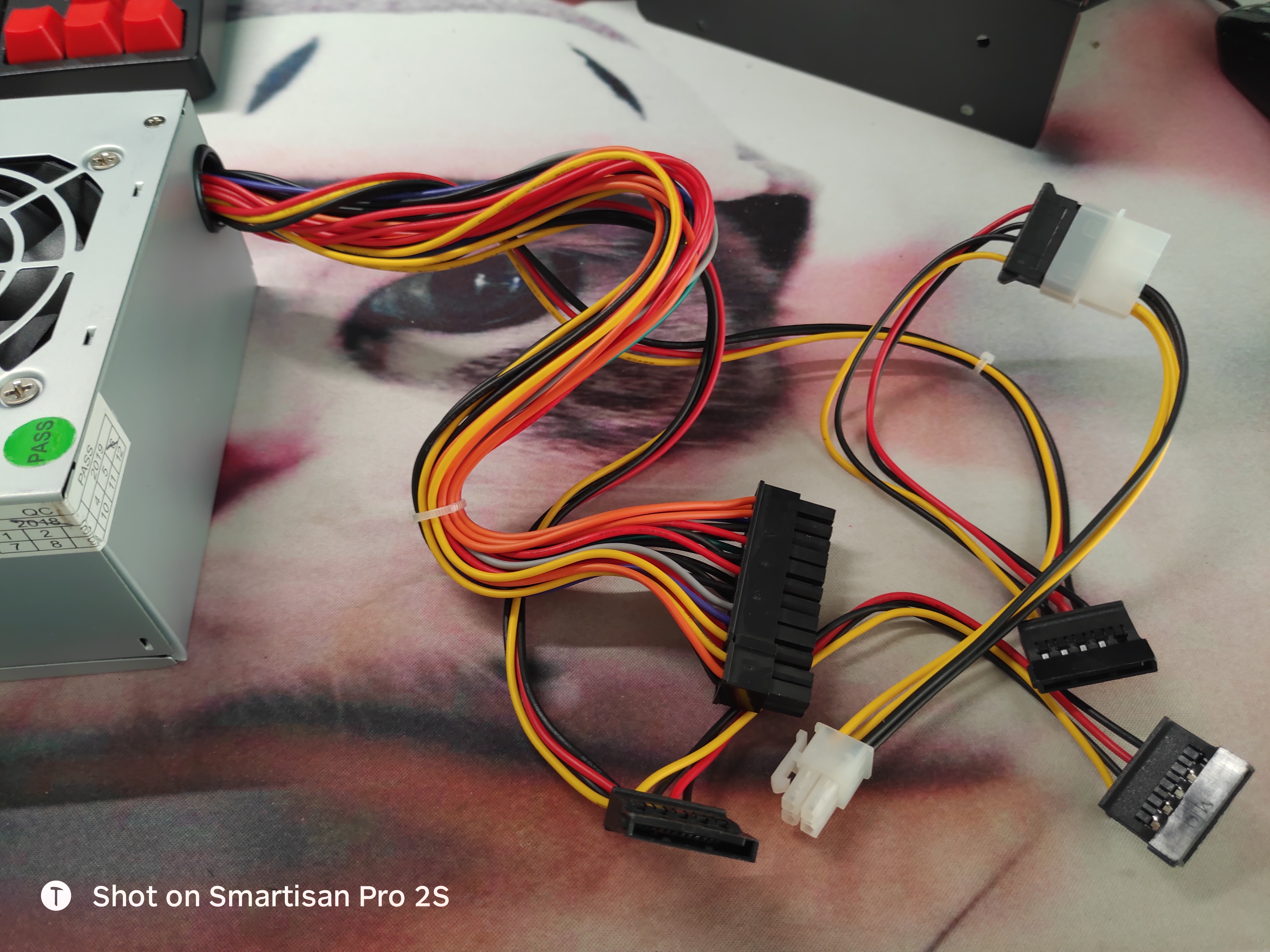 日常捡垃圾：60块包邮sinoc小机箱送电源和音响，真香？