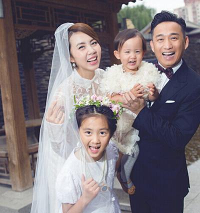 “小心一点,我有老婆”,吴奇隆的这个举动亮了……