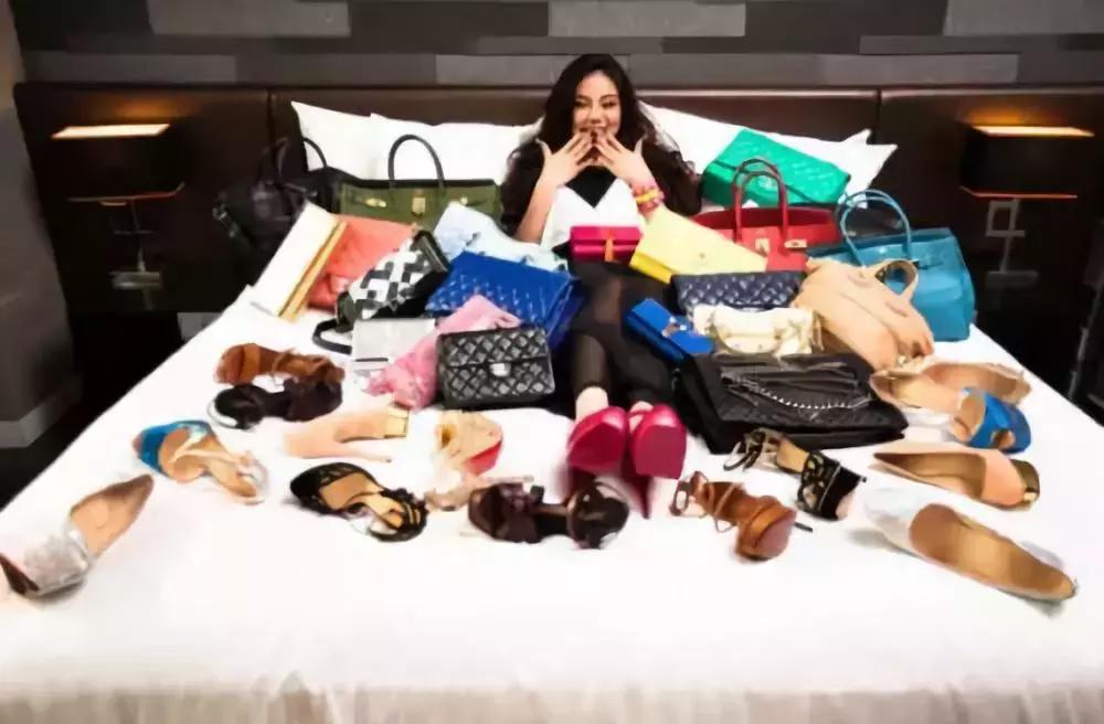 千万不要在朋友圈炫富自己过得好,别羡慕朋友圈里经常炫富的人