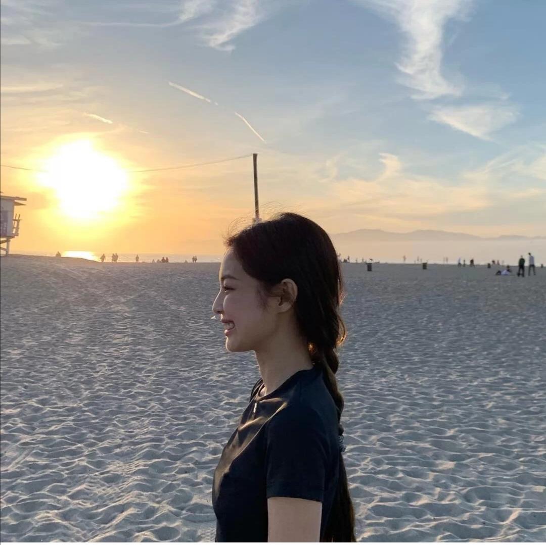 红地球粉底液油皮版最新款,dw和mac最白的粉底比哪个更白