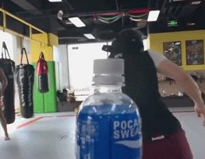 瓶盖挑战康纳,瓶盖挑战潘玮柏