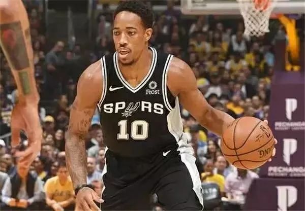 催泪了！任何球队都会没落，唯独它不行，因为我们接受不了