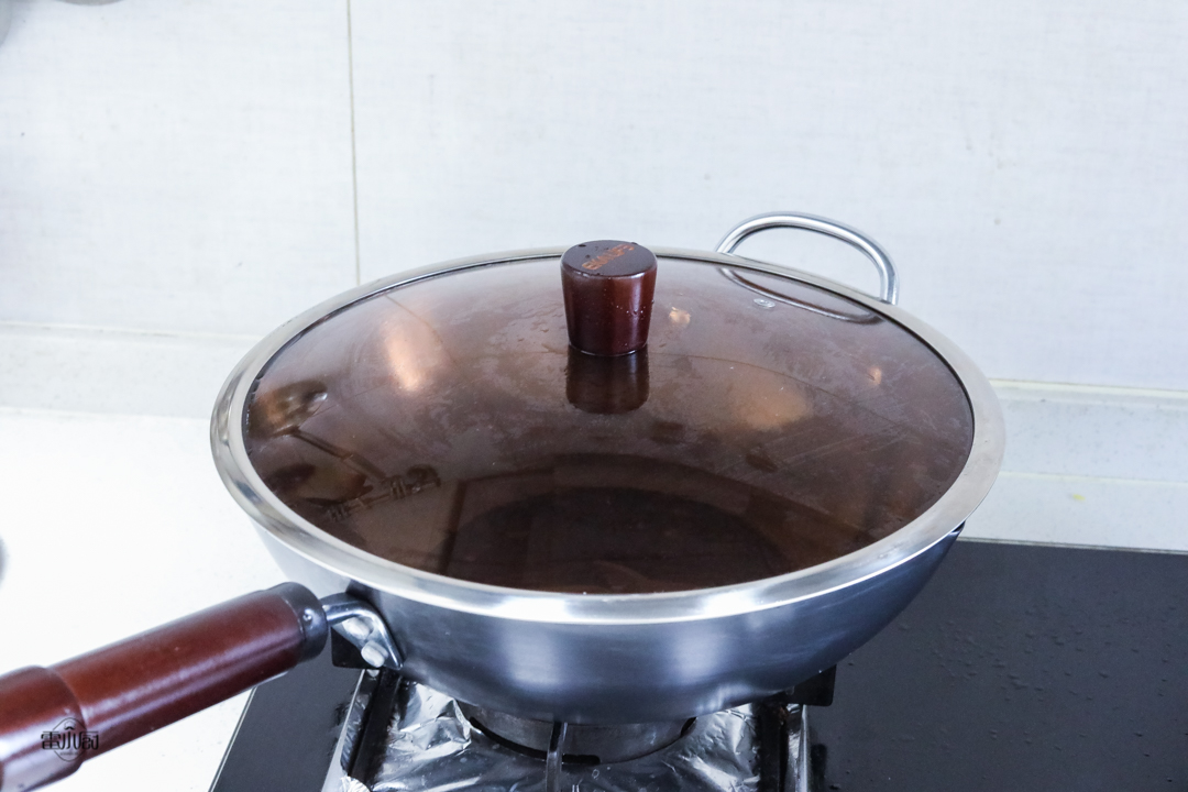 铁锅怎么开锅不粘锅最简单方法,铁锅怎么开锅才能不粘锅不生锈