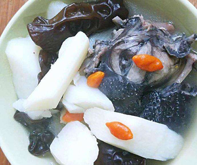 黑猪肉比普通猪肉好吗,黑肉土鸡营养价值