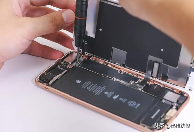 iphone8p黑屏死机,iphone8p突然黑屏假死机