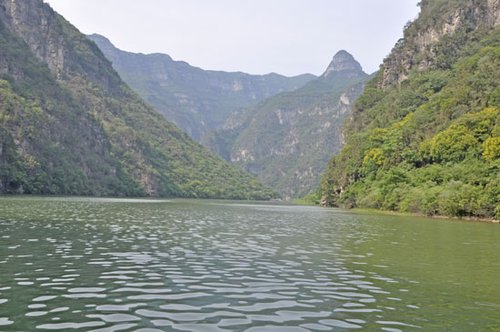 长江江底有种宝贝,要用吸金毯提取,专家说:这种淘金生意不能做