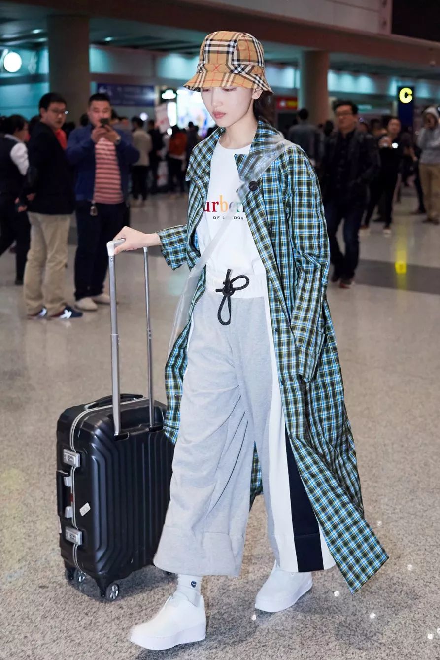 周冬雨变美女,周冬雨变好看了