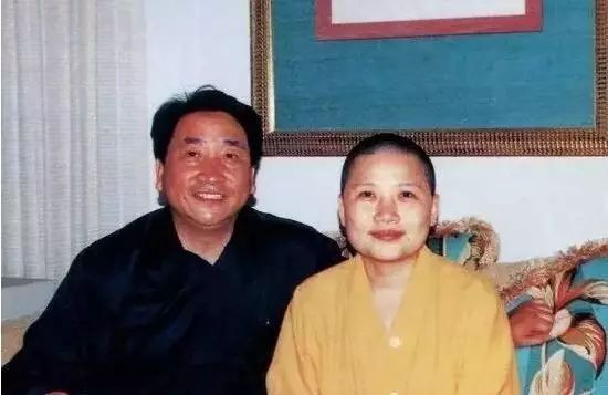 歌手李娜为什么剃度出家,李娜单飞为什么那么厉害