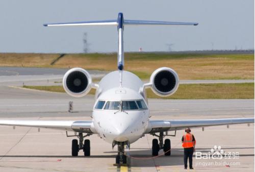 如何购买低价飞机票并享受免费,特价机票一折