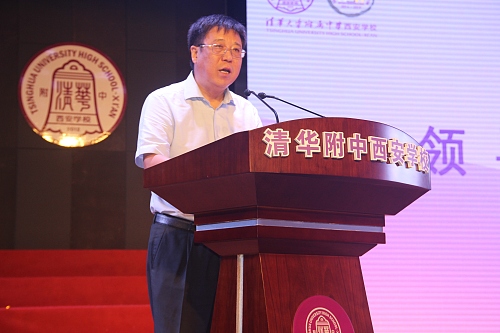 乡村小学生为老师庆祝教师节,小学生集体庆祝教师节