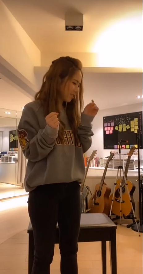 邓紫棋演唱会大波浪,黑色大波浪邓紫棋