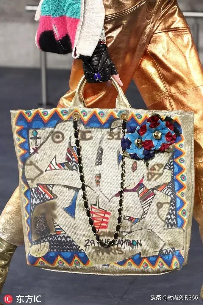 “埃及风”也刮到了时尚圈？CHANEL用金丝银线为你解答！