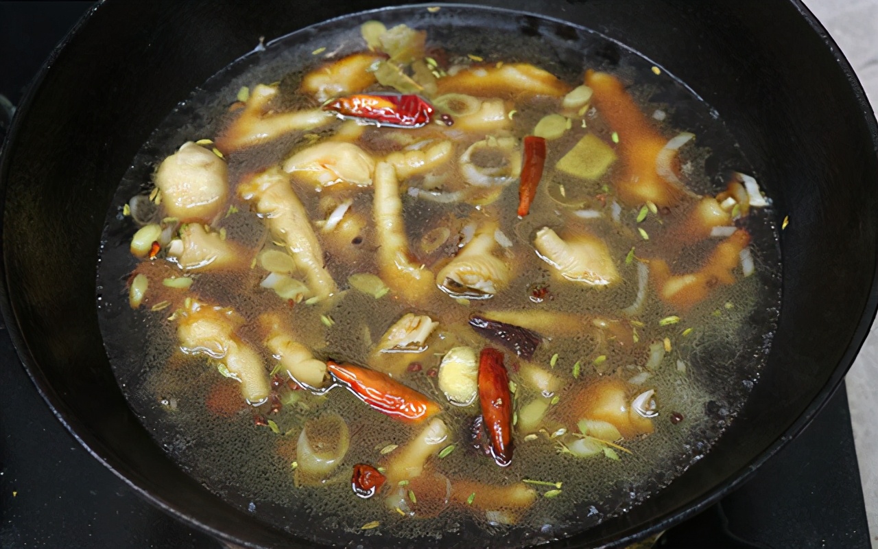 大厨教你做家常麻辣鸡爪,大厨鸡爪家常做法大全