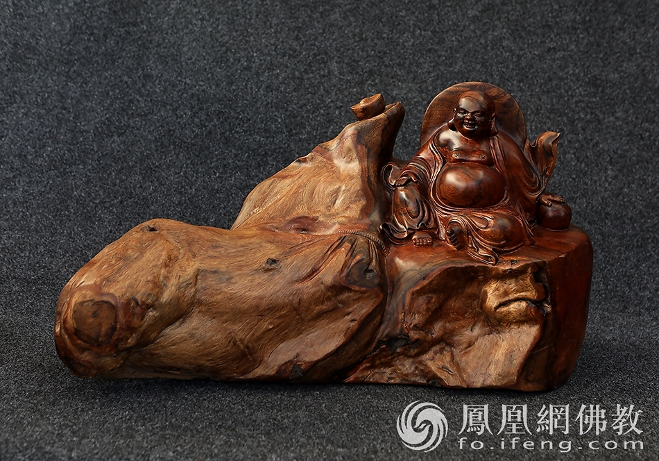 桐柏山木雕博物馆弥勒佛雕像,桐柏木雕博物馆龙的雕像