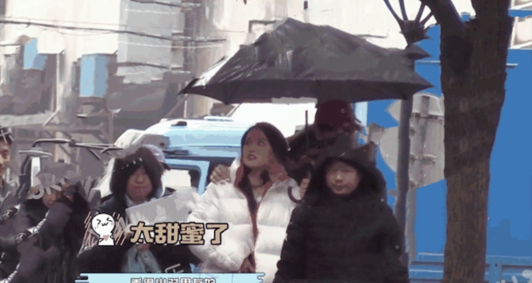 艾伦给陈乔恩飞吻,艾伦抱陈乔恩视频