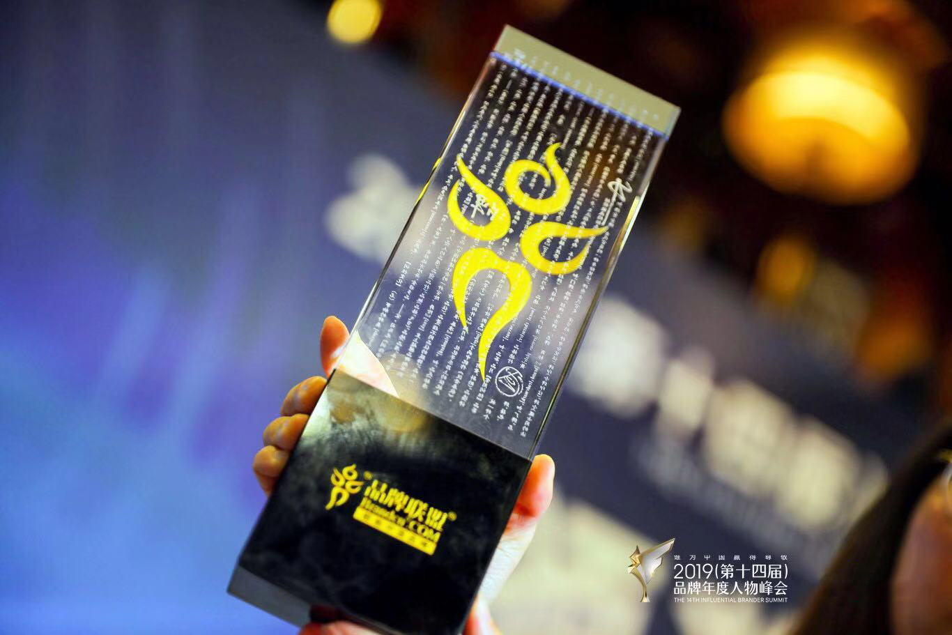 钻石世家荣获芭莎珠宝大奖的作品,钻石世家5周年