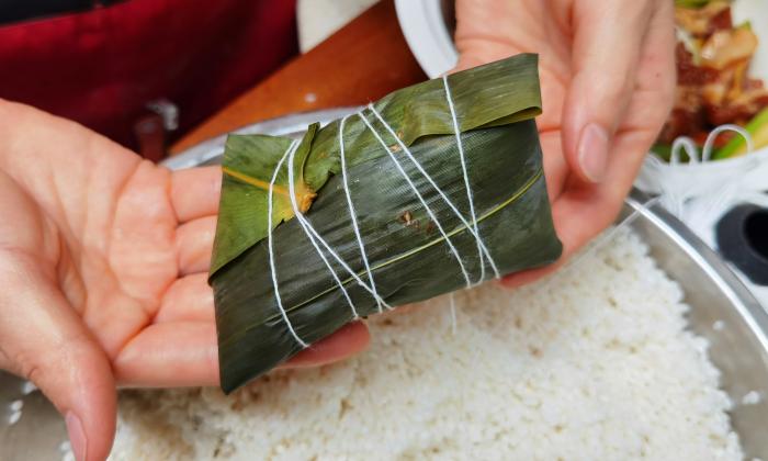 煮粽子的正确做法用冷水还是热水,怎么煮粽子粽子需要煮几分钟