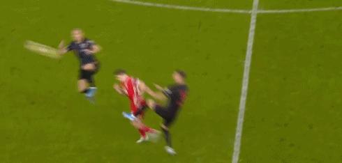 曼联新援遭遇惊魂一刻！倒地晕迷数分钟，周末双红会伤不起