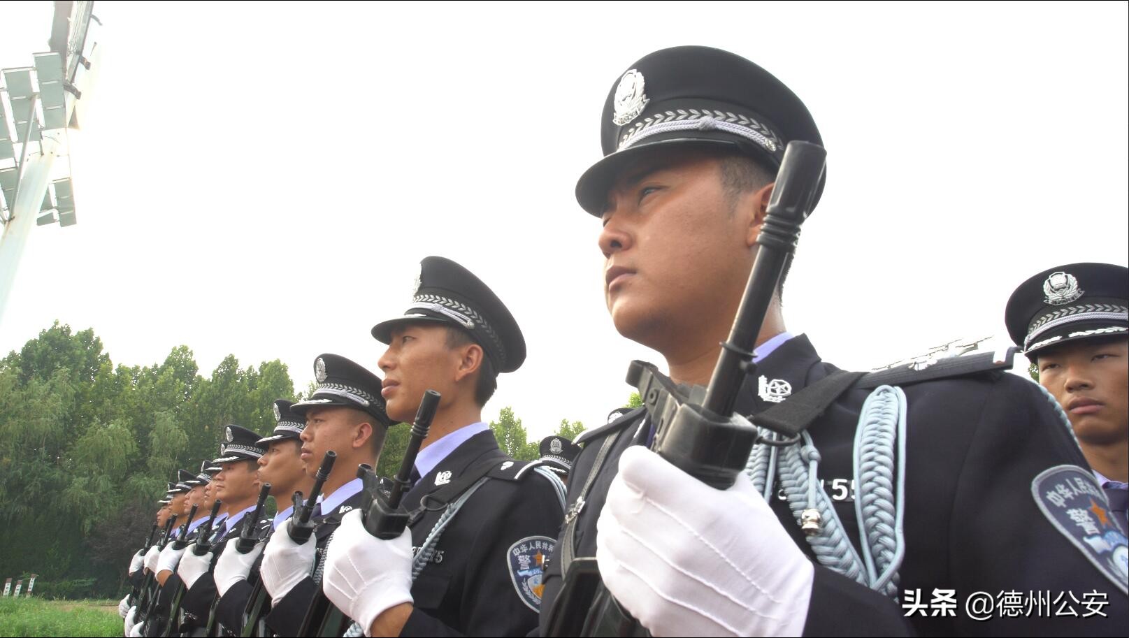 坚持党建引领筑牢绝对忠诚警魂,公安强化党建引领提升工作质效