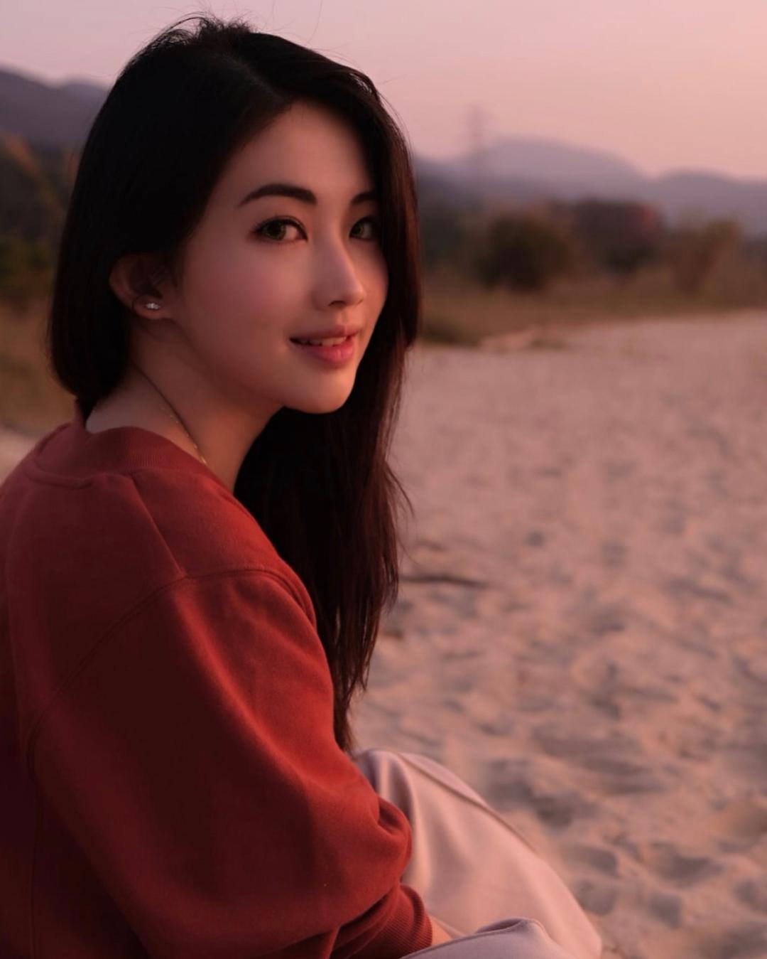 恭喜！27岁TVB亲生女与球员姐弟恋，父亲是身家十亿的LED灯大王