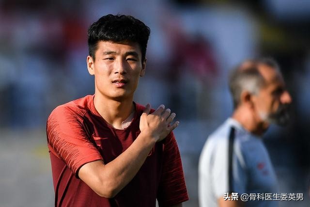 武磊左肩骨错位韧带撕裂,武磊首次回应左肩伤势